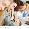 Studenten im Seminar lernen für Prüfung